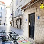 La Piazza دوبروفينك
