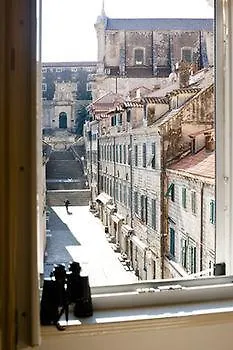 La Piazza Apartment *