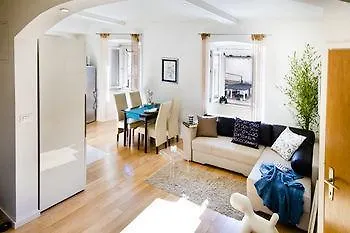 La Piazza Apartment *