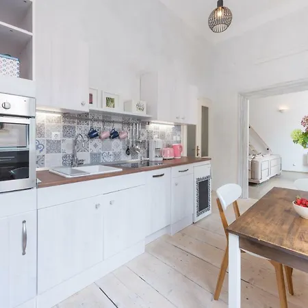 La Piazza Apartment *